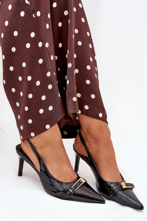 con effetto vernice Scarpe con tacchi sottili con fibbie dorate colore nero Vivae