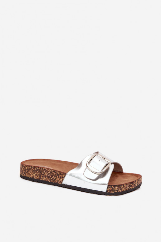 Pantofole da donna con una piattaforma con fibbie color argento Vianara