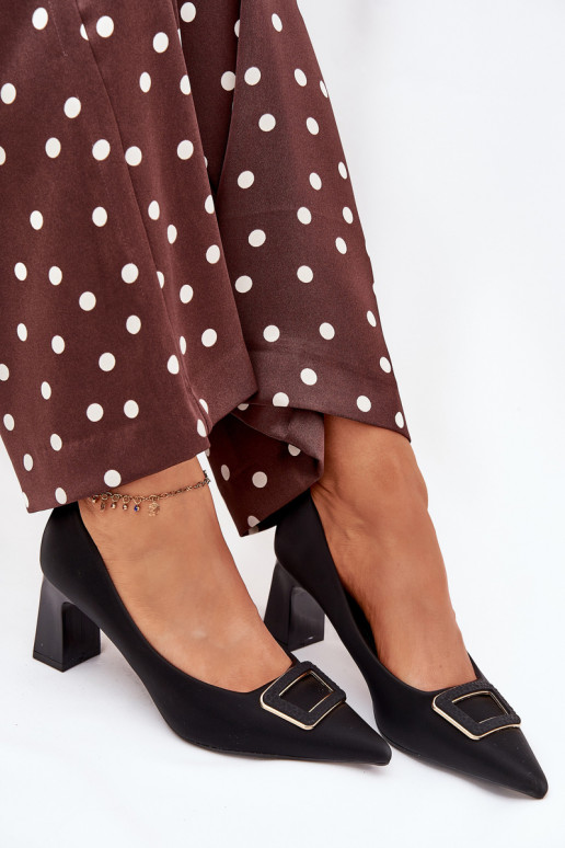Scarpe con i tacchi decorare con fibbie colore nero Seriva