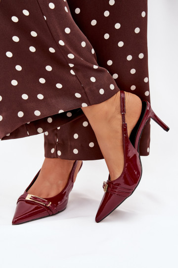 Scarpe bordò con tacco sottile e fibbie dorate effetto lacca 2