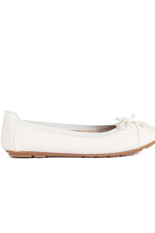 Colore bianco laccato ballerine con un fiocco Colore bianco laccato ballerine con un fiocco