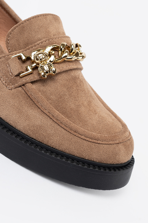 beige mocassini z d orom łańcuchem.