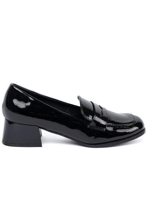 colore nero mocassini sui tacchi alti