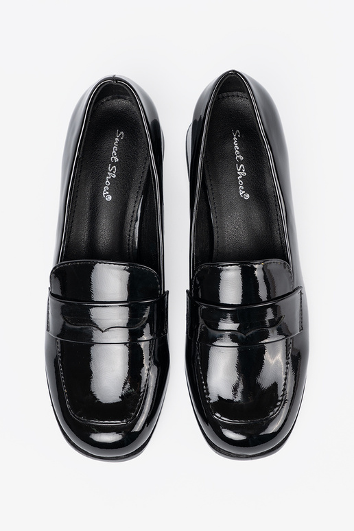 colore nero mocassini sui tacchi alti