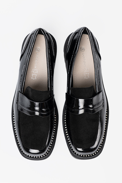 con effetto vernice mocassini con rivetti