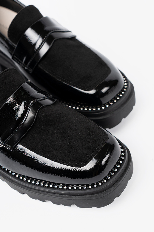 con effetto vernice mocassini con rivetti