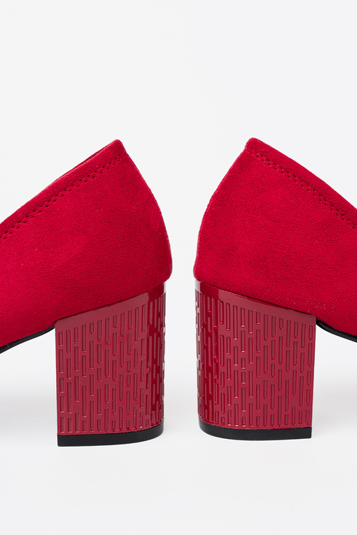 Stile elegante tacchi alti na ozdobnym słupku