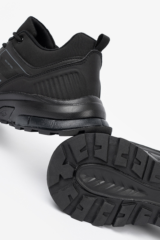 Stile sportivo obuAie colore nero DK z technologią Aqua Guscio morbido