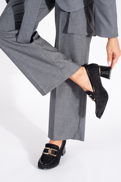 dalla pelle scamosciata donne mezze scarpe su un palo spesso