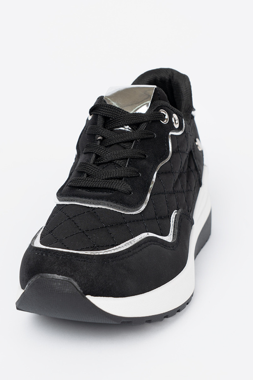 colore nero Scarpe modello sneakers su un cuneo