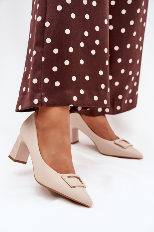 Scarpe con i tacchi decorare con fibbie beige Seriva