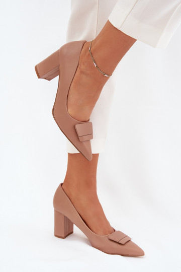 Scarpe con i tacchi con ornamenti beige Celira