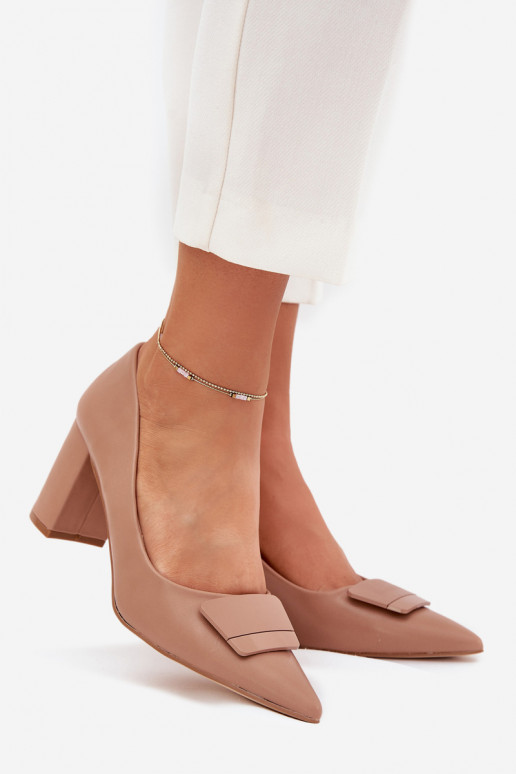 Scarpe con i tacchi con ornamenti beige Celira