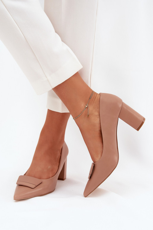 Scarpe con i tacchi con ornamenti beige Celira