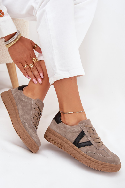 dalla pelle scamosciata Scarpe modello sneakers Femminile con una piattaforma Vinceza 79562 beige dalla pelle scamosciata Scarpe modello sneakers Femminile con una piattaforma Vinceza 79562 beige