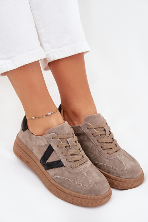 dalla pelle scamosciata Scarpe modello sneakers Femminile con una piattaforma Vinceza 79562 beige dalla pelle scamosciata Scarpe modello sneakers Femminile con una piattaforma Vinceza 79562 beige