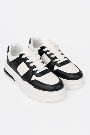 Elegante bianco e nero Scarpe modello sneakers z grubą podeszAą