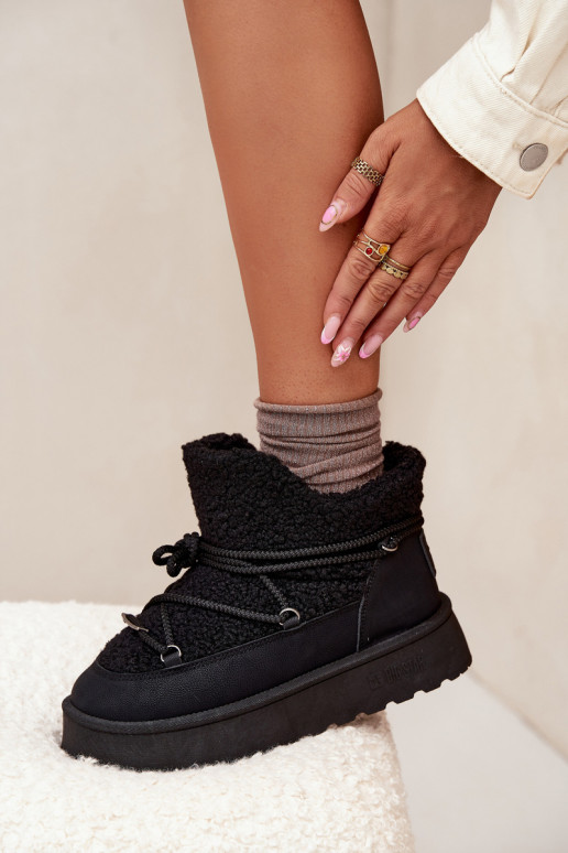 Stivali da neve Femminile con una piattaforma con una pelliccia Typu Baranek Big Star SS274109 colore nero