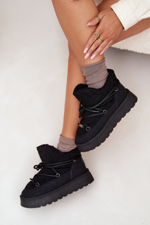 Stivali da neve Femminile con una piattaforma con una pelliccia Typu Baranek Big Star SS274109 colore nero