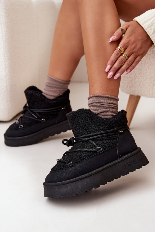 Stivali da neve Femminile con una piattaforma con una pelliccia Typu Baranek Big Star SS274109 colore nero