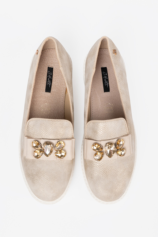 colore dorato mocassini z biżuteryjnym detalem na przodzie