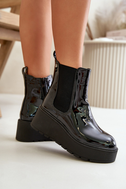 con effetto vernice Stivali da donna con una piattaforma I Koturnie riscaldamento colore nero INloedia
