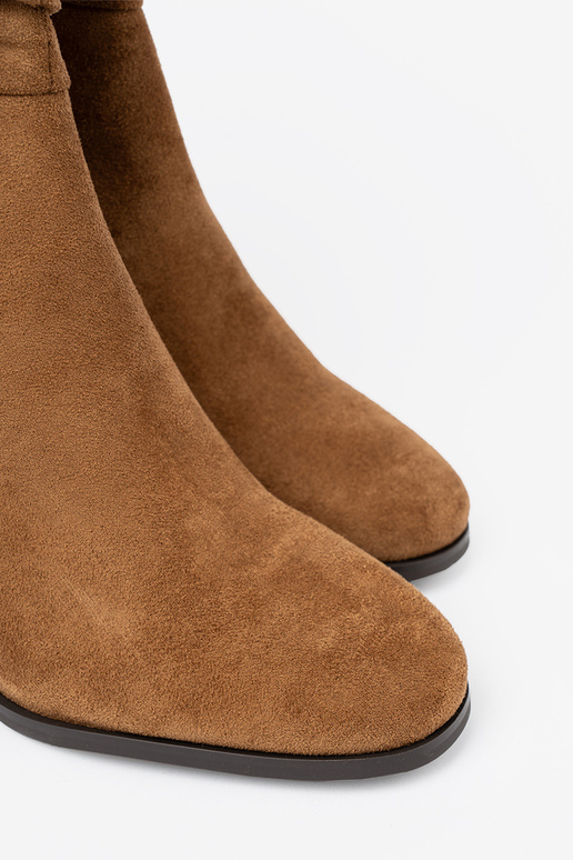 colore caramello scarpe con un top arricciato i obcasem