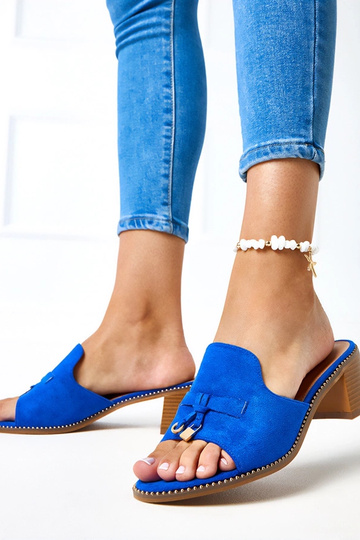 Ciabatte blu con tacco e... 2