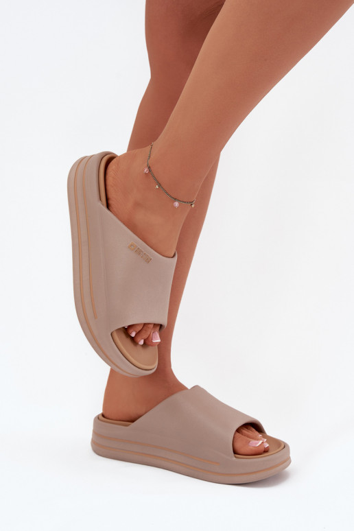 Pantofole da donna con una piattaforma Big Star SS274424 beige