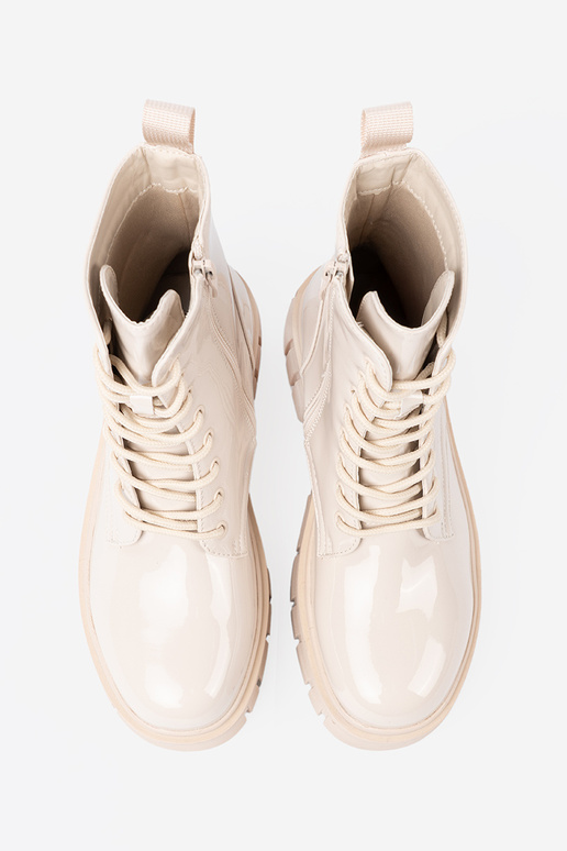 Elegante stivali da equitazione alti laccato A odcieniu brillantementebeigem