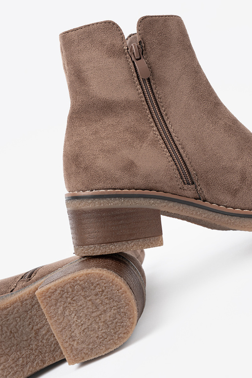 Elegantello classico buiobeige scarpe su un tallone stabile