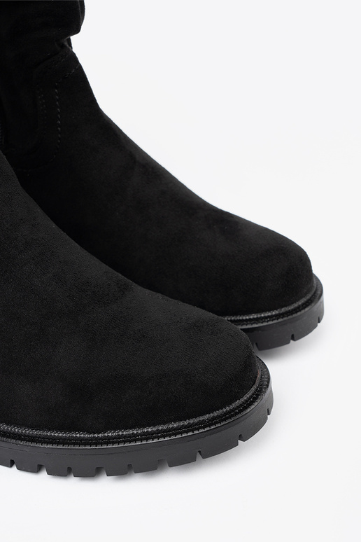 Stivali colore nero con un top arricciato i suAakiem