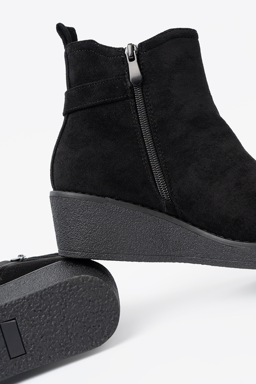 dalla pelle scamosciata scarpe colore nero z elastyczną AstaAką