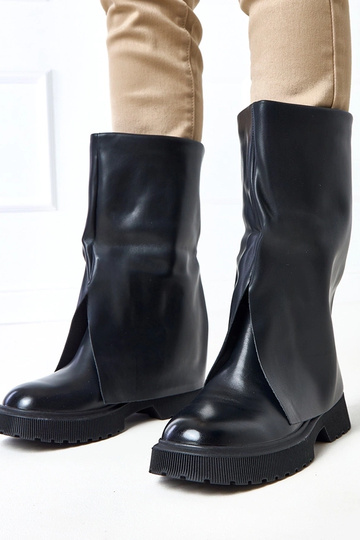 Anfibi neri con gambale...