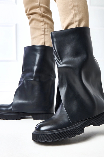 Anfibi neri con gambale... 2