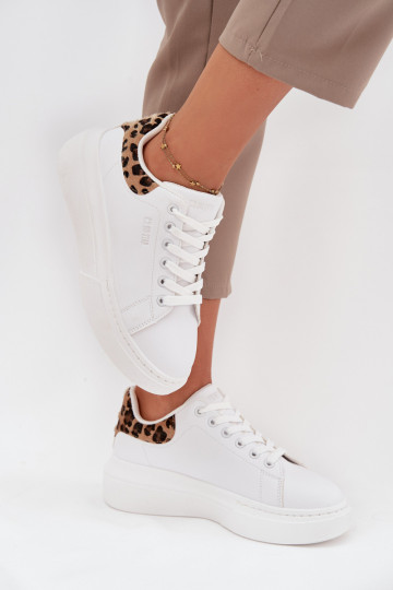 Scarpe da donna bianche stile sneakers con plateau Big Star SS274247 e motivi in pelliccia di leopardo