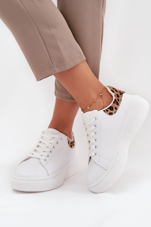 Scarpe modello sneakers Femminile con una piattaforma Big Star SS274247 Colore bianco con motivi di pelliccia di leopardo