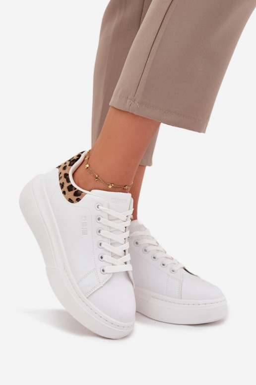 Scarpe modello sneakers Femminile con una piattaforma Big Star SS274247 Colore bianco con motivi di pelliccia di leopardo