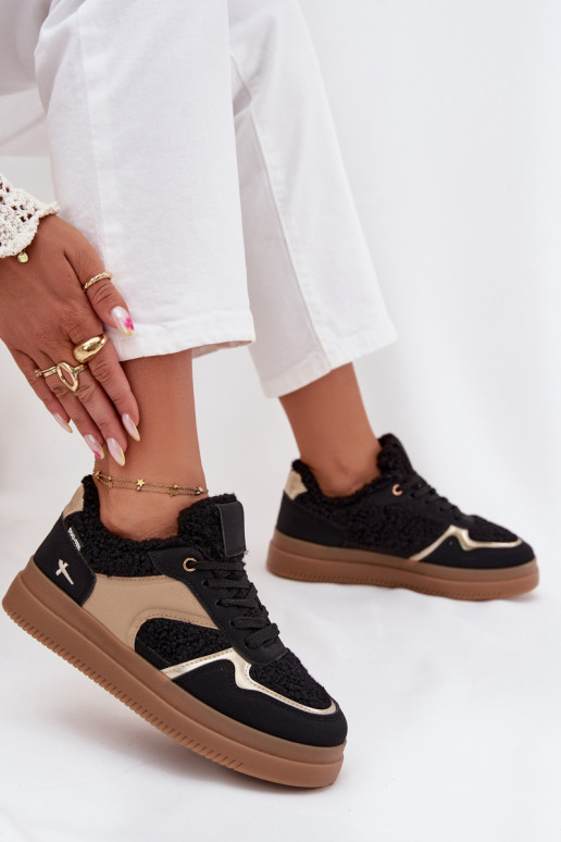 Scarpe modello sneakers Femminile con una piattaforma con una pelliccia Typu Baranek colore nero Frelina