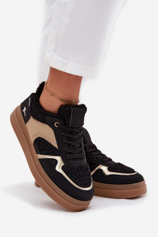 Scarpe modello sneakers Femminile con una piattaforma con una pelliccia Typu Baranek colore nero Frelina