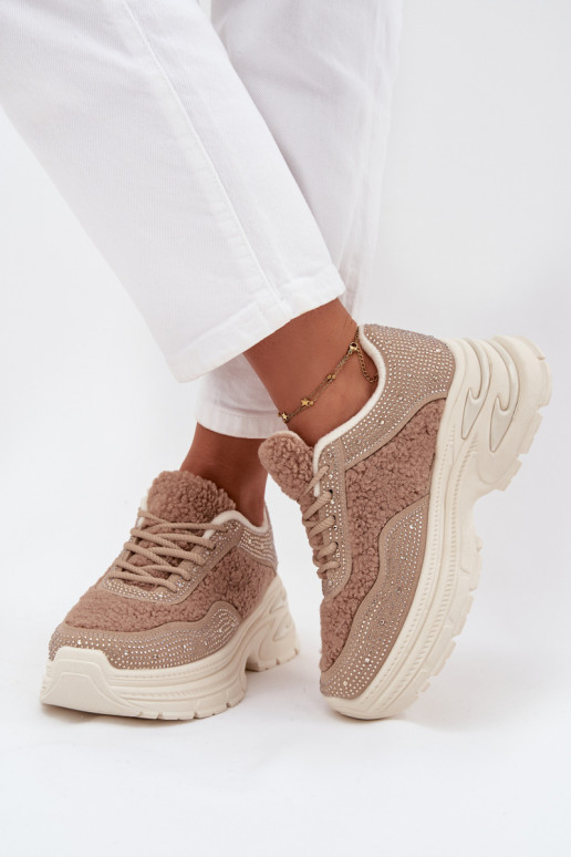 Scarpe modello sneakers Femminile con gli occhi scintillanti e una pelliccia Typu Baranek beige Zarika