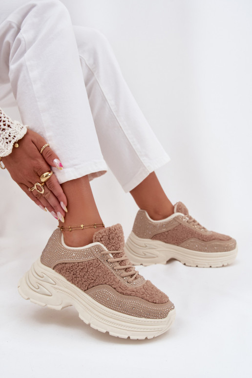 Scarpe modello sneakers Femminile con gli occhi scintillanti e una pelliccia Typu Baranek beige Zarika