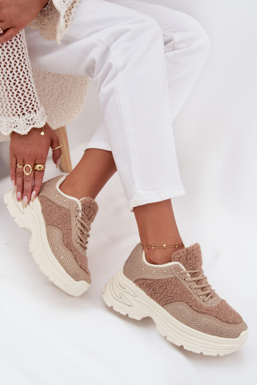 Scarpe modello sneakers Femminile con gli occhi scintillanti e una pelliccia Typu Baranek beige Zarika