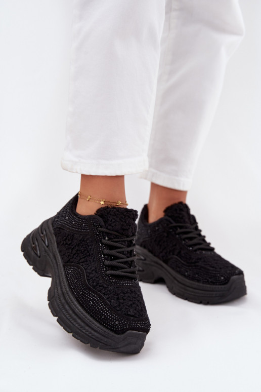 Scarpe modello sneakers Femminile con gli occhi scintillanti e una pelliccia Typu Baranek colore nero Zarika