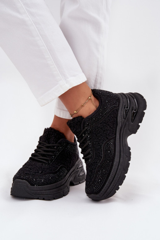 Scarpe modello sneakers Femminile con gli occhi scintillanti e una pelliccia Typu Baranek colore nero Zarika