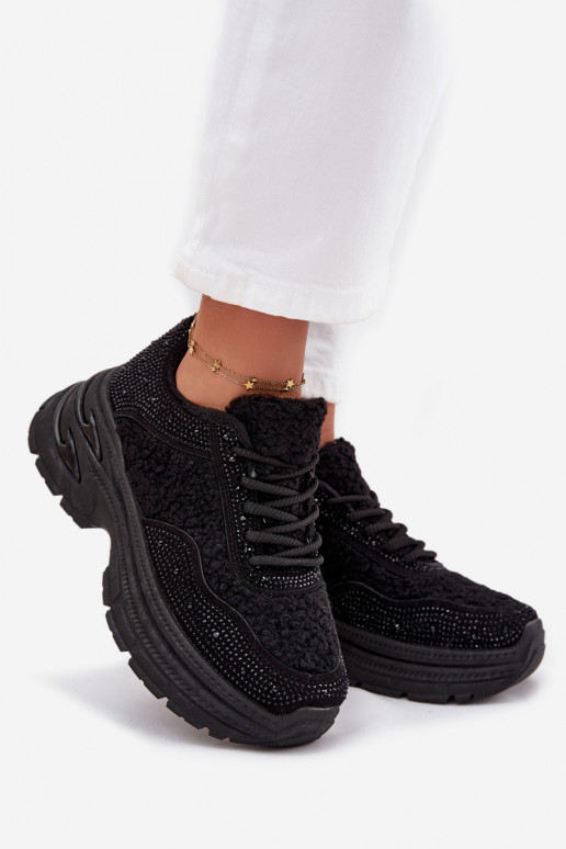 Scarpe modello sneakers Femminile con gli occhi scintillanti e una pelliccia Typu Baranek colore nero Zarika