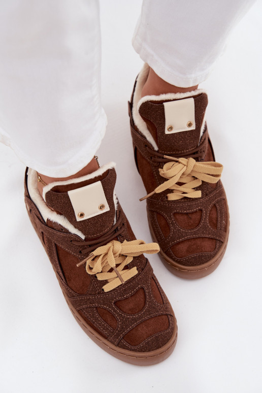 Scarpe modello sneakers Femminile con una piattaforma riscaldamento con pelliccia all interno colore marrone Solvia