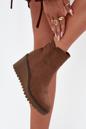 riscaldamento Stivali Su un cuneoin ecopelle scamosciatau colore marrone Devevona 2