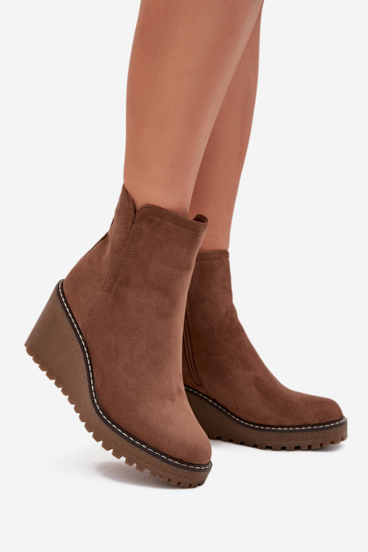 riscaldamento Stivali Su un cuneoin ecopelle scamosciatau colore marrone Devevona