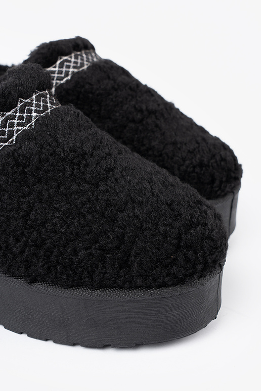 scarpe a'la Stivali da neve A colore nerom kolorze z ozdobnym haftem